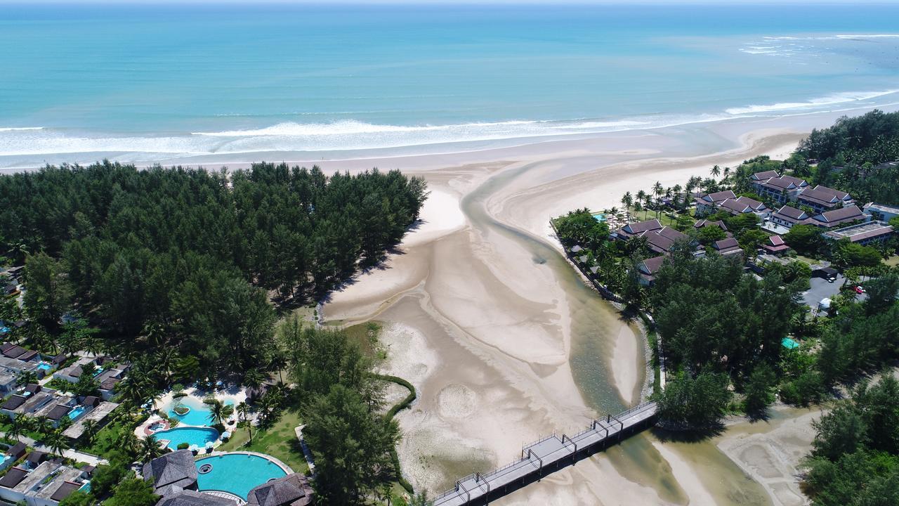 Apsara Beachfront Resort y Villa Khao Lak Exterior foto